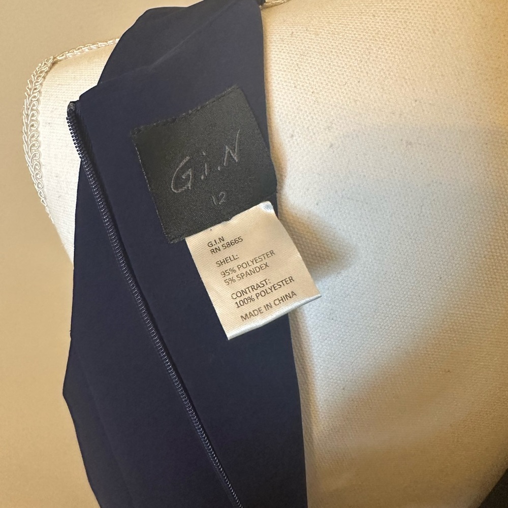 Fully lined Dress - Picture 6 of 9